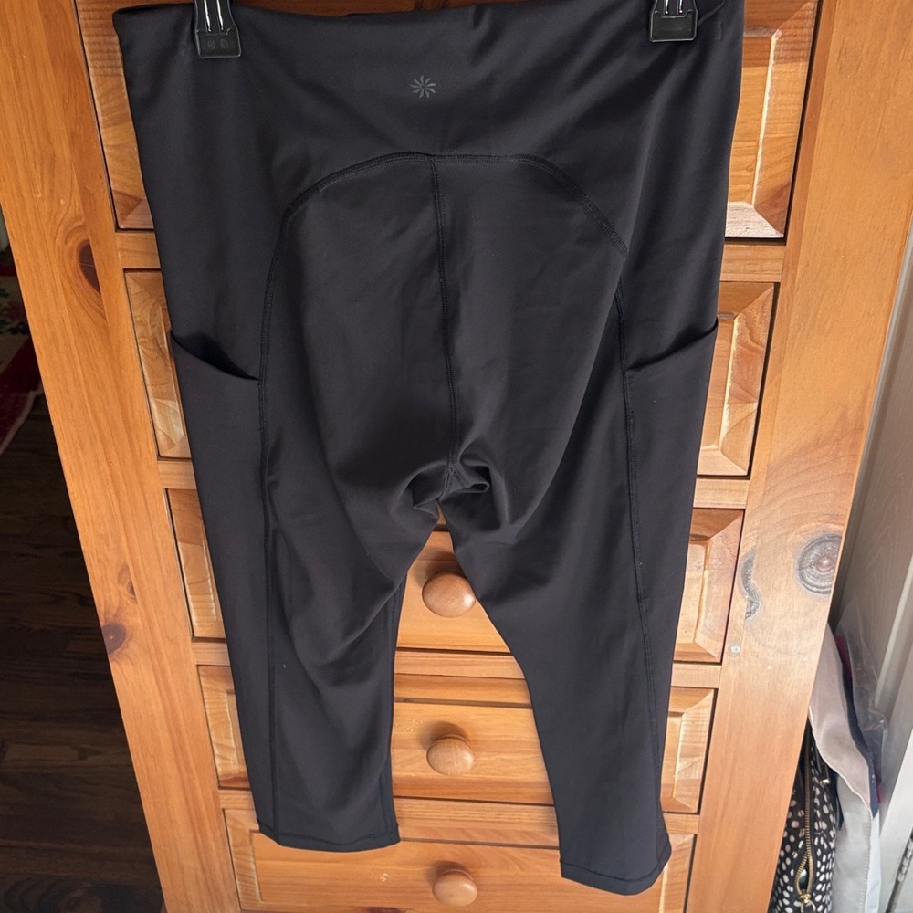 ATHLET Ultimate Stash Pocket Capri in Dark Charcoal - Picture 3 of 5